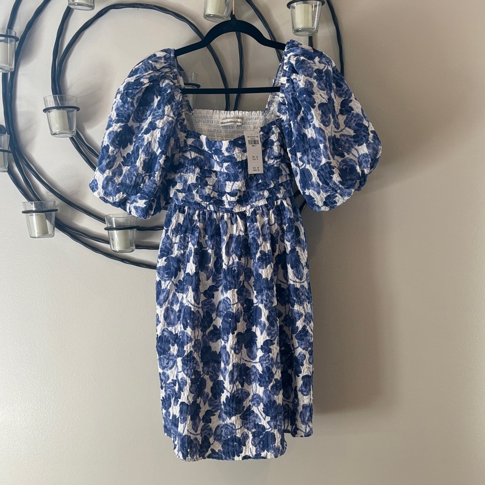 Abercrombie Women’s Blue and White Floral Dress